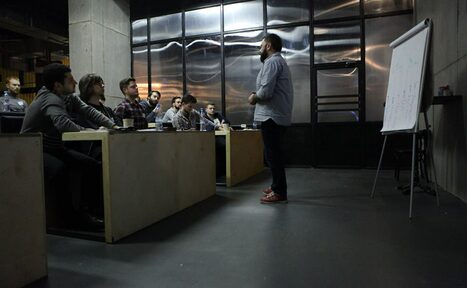 Арендовать Учебный зал с большим экраном