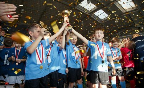 Арендовать Фабрика футбола Спортивная площадка с искусственной травой