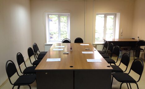 Арендовать Учебная аудитория со столами