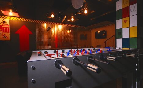 Арендовать Tesla Lounge Мини-лофт с настольным футболом