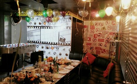 Арендовать Tesla Lounge Мини-лофт с настольным футболом