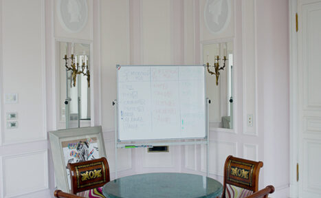 Арендовать My Language Space Розовая аудитория в историческом центре