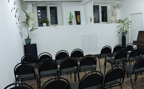 Арендовать Светлый тренинг-лофт с пианино