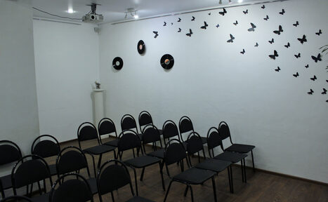 Арендовать Светлый тренинг-лофт с пианино