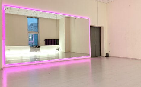 Арендовать In Dancing Танцевальный зал с зеркалами