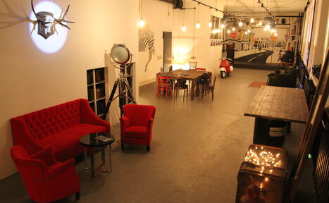 Арендовать Стильный лофт со сценой и звуком