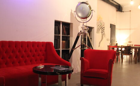 Арендовать Стильный лофт со сценой и звуком