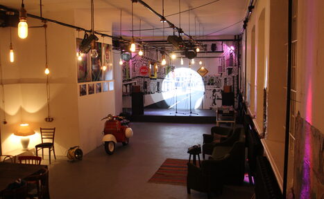 Арендовать Стильный лофт со сценой и звуком