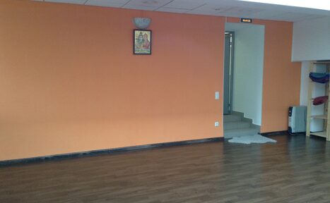 Арендовать Йога-центр доктора Рави Баджаранг Зал с мансардными окнами