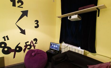 Арендовать Time Club. Лаундж лофт с пуфиками