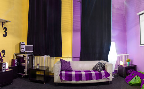 Арендовать Time Club. Лаундж лофт с пуфиками