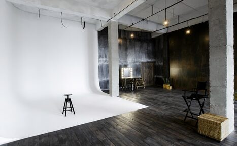 Арендовать Obscur Studio Лофт с витражными окнами