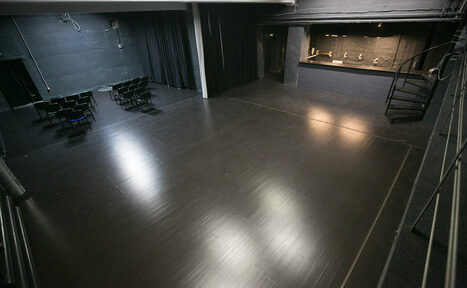 Арендовать Мослабиринт и Железяки Зал с приглушенным освещением