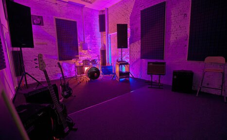 Арендовать Музыкальная студия Фьюжн Лофт с караоке