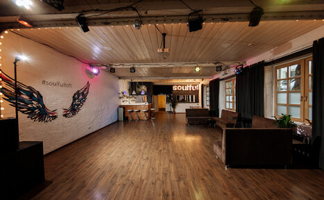 Арендовать SOULFULLOFT Лофт с белыми стенами