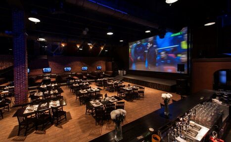 Арендовать Ресторан Арена Олимп Арт-пространство с высокими потолками