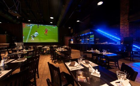 Арендовать Ресторан Арена Олимп Арт-пространство с высокими потолками