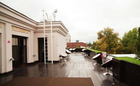 Арендовать Летняя веранда на крыше в центре Москвы
