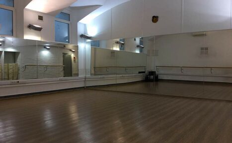 Арендовать Танцевальный зал со станком