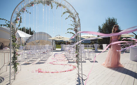 Арендовать Свадебный шатер у причала