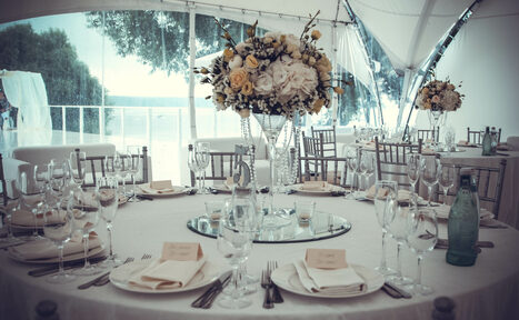 Арендовать Свадебный шатер у причала