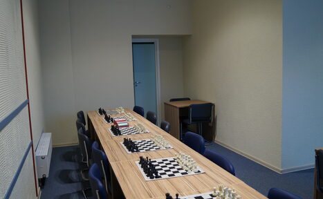 Арендовать Учебный зал со столами на 50 человек