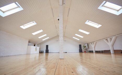 Арендовать Бесценные Дары Зал-лофт с оборудованием