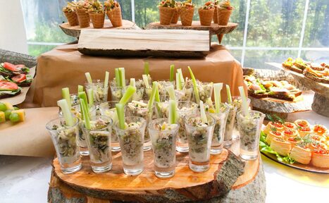 Арендовать ОЗЕРО ЛАЗУРНОЕ Большая площадка с шатром на природе