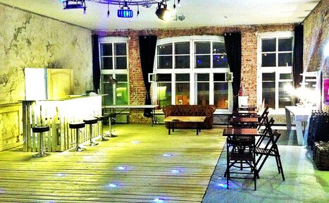 Арендовать Лофт Фарфор. Лофт в здании 18 века