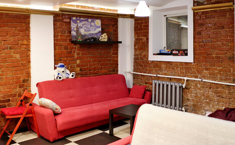 Арендовать Зал с кино и играми