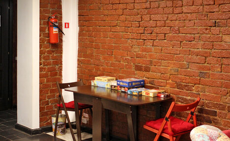 Арендовать Зал с кино и играми