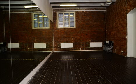 Арендовать 9 залов Зал с зеркалами