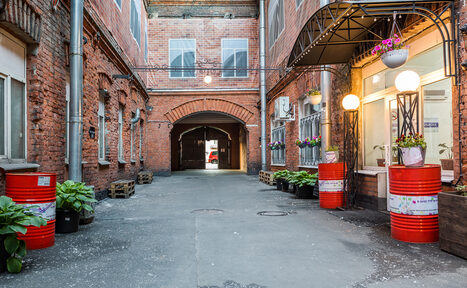 Арендовать  Loft Com.nata Просторный лофт с двориком 