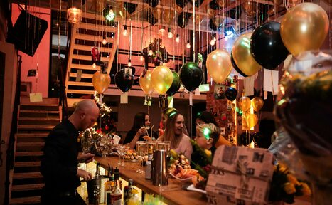 Арендовать Лофт Аил Трёхуровневый кирпичный лофт