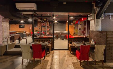 Арендовать Большой лофт с барными стойками