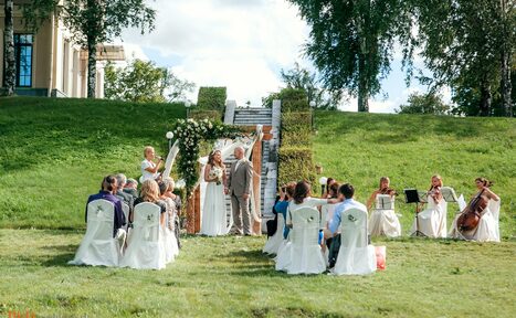 Арендовать Дача Линдстрема Трехэтажный комплекс