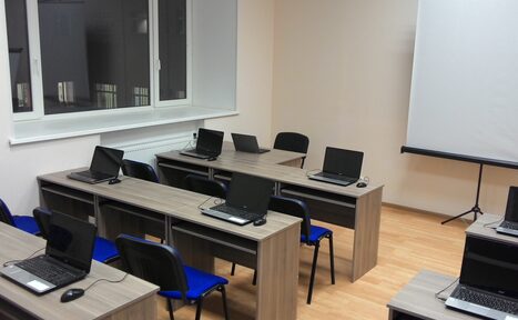 Арендовать Тренер-ИТ Зал с ноутбуками