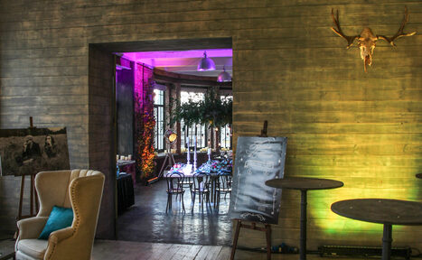 Арендовать  FotoFaktura. Зал с большими окнами 