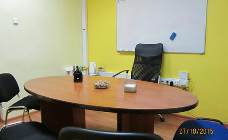 Арендовать Кабинет с круглым столом и доской