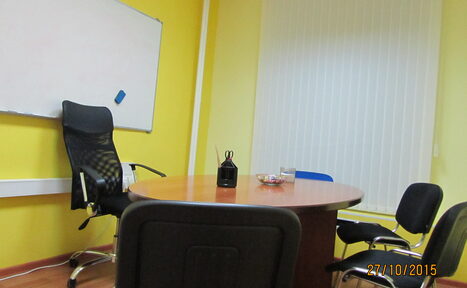 Арендовать Кабинет с круглым столом и доской