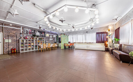 Арендовать Яркое пространство для отдыха и вечеринок