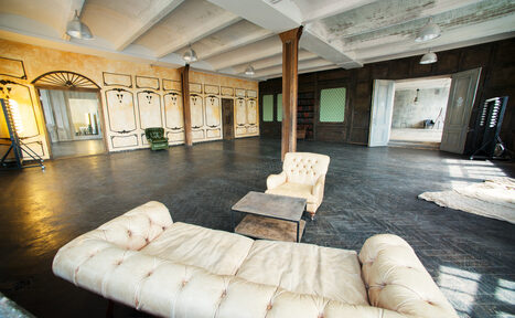 Арендовать FotoFaktura. Просторный зал в стиле лофт для вечеринок