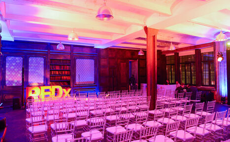 Арендовать FotoFaktura. Просторный зал в стиле лофт для вечеринок