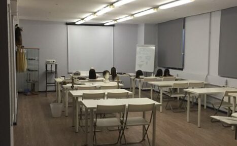 Арендовать Учебный класс проектором