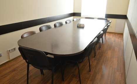 Арендовать Переговорная с проектором