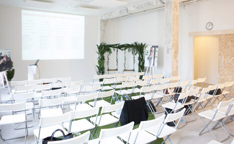 Арендовать Photoplay Зал для презентаций с акустическими панелями