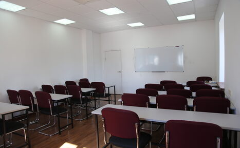 Арендовать Класс с проектором и доской