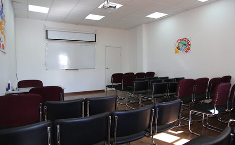 Арендовать Класс с проектором и доской