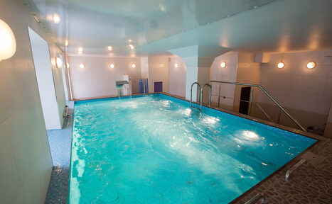 Арендовать Лефортовские Бани и Сауны Зал с бассейном и водопадом