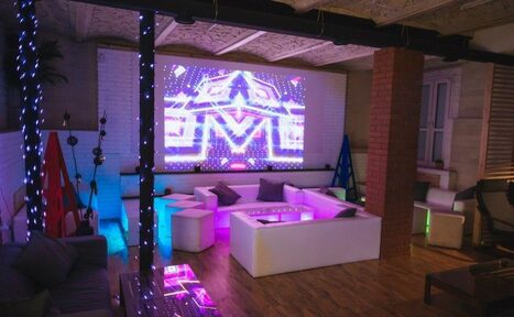 Арендовать Лофт с барной стойкой